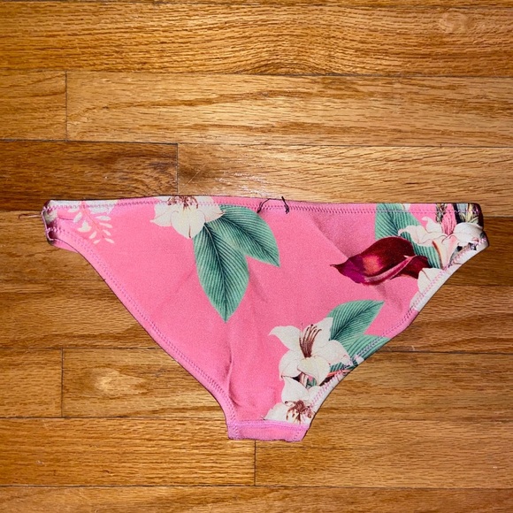 Triangl bikini pink floral bottoms - Picture 2 of 2
